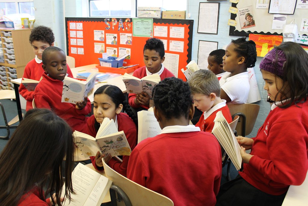 KG_Sydenham's tweet photo. We love this poem, #thecentipidessong #cobaltclass #Fridays 🐛🎤 https://t.co/oBTRevfmx8