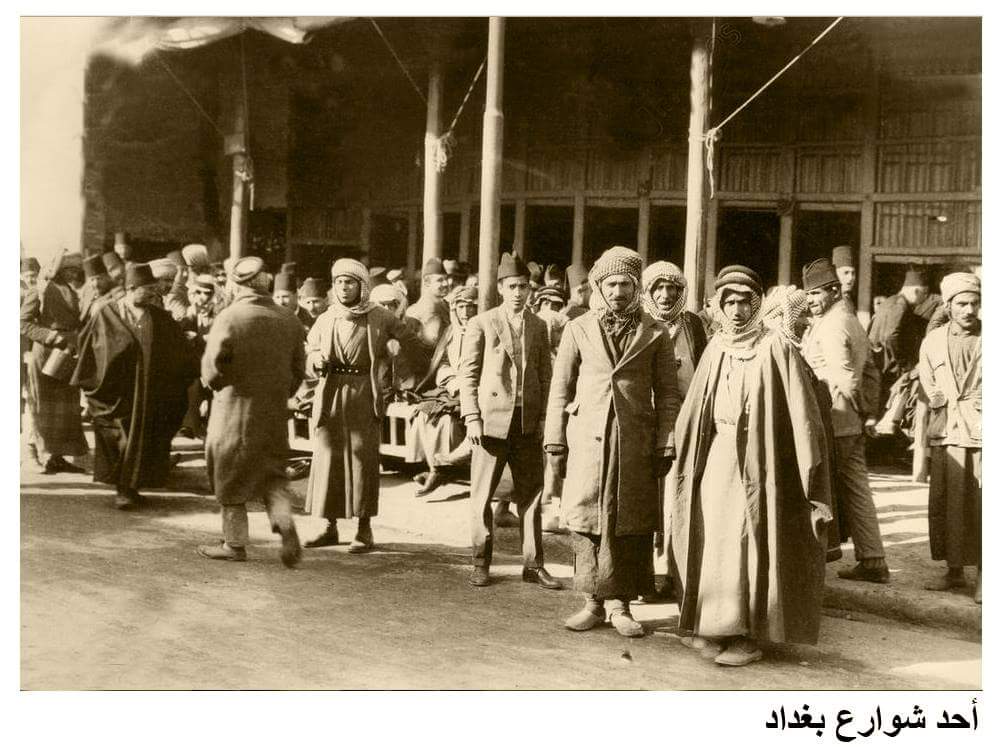 lovemoonbest's tweet photo. مشاهد من بلادي

أحد شوارع بغداد عام 1932 https://t.co/U0zTLGYCNL