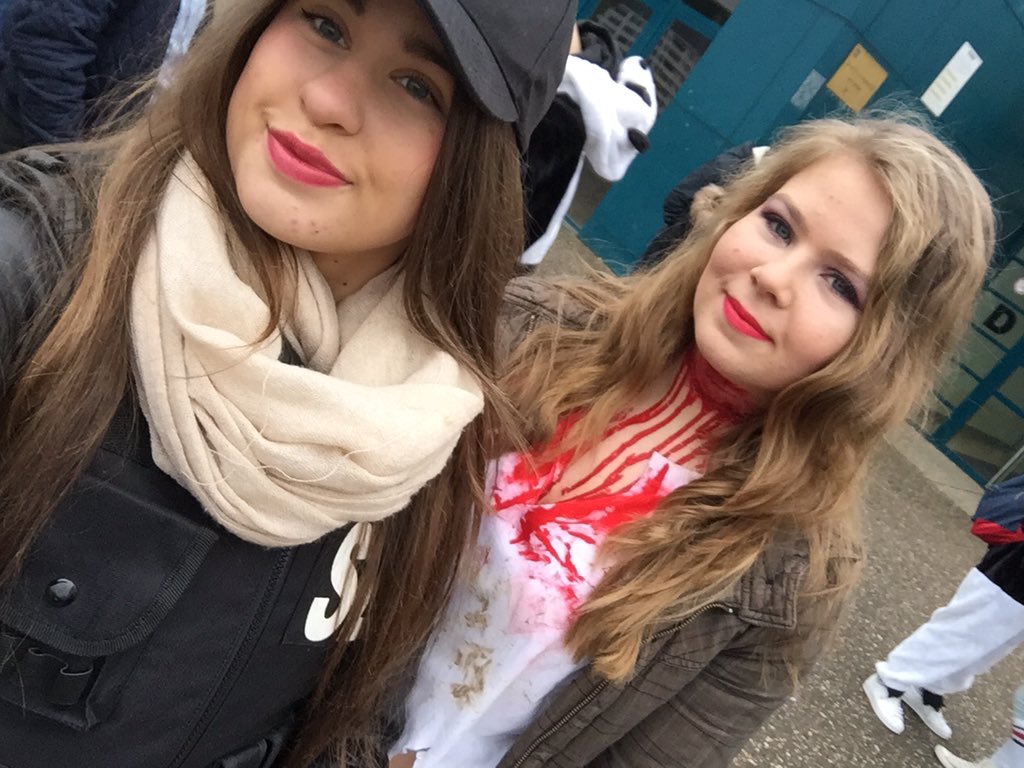 einhoernfee's tweet image. Wow wie schön wir noch aussahen bevor wir besoffen waren 😅❤️ @mareikeofficial #saufkumpanin