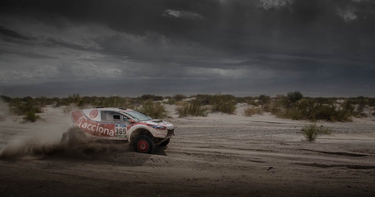 ACCIONADakar's tweet photo. ¿Debería estar esta foto entre las mejores del @dakar 2016? 👌

#ACCIONADakar #Dakar2016 https://t.co/c7VZS3y1Aj
