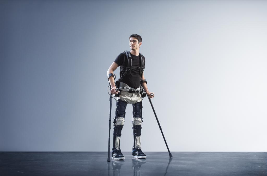 PopMech's tweet photo. This Light, Affordable Exoskeleton Could Be a Real Alternative to the Wheelchair https://t.co/jRMyPE8q4F https://t.co/GSI1xp4l5R