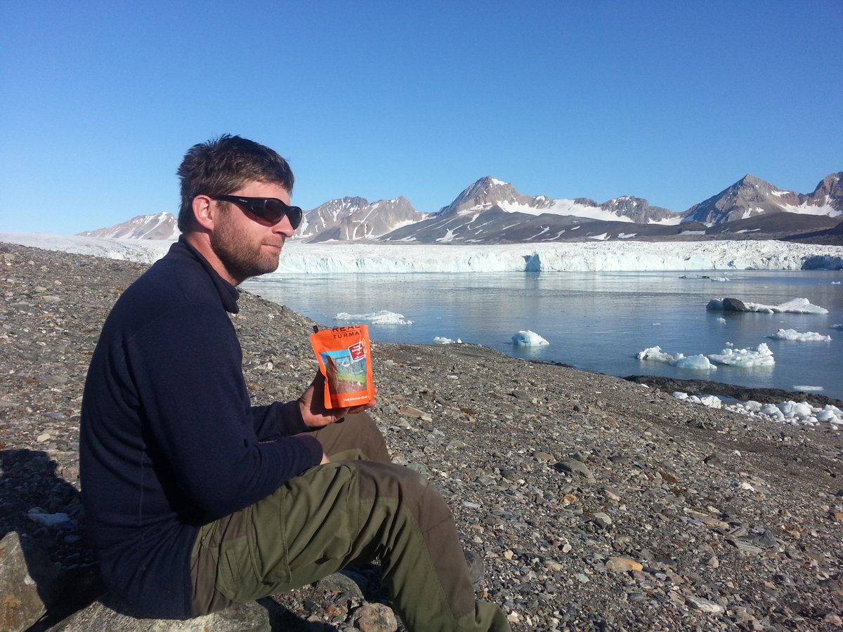 TRLauknes's tweet photo. @StianSolbo enjoying lunch break... #Hansbreen #Hornsund #Svalbard @NorutNRI #realturmatmoments #FieldPhotoFriday https://t.co/eKNvYAGzZm