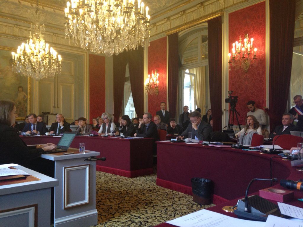 olivbouet's tweet photo. Moment historique pour les @Les_Yvelines &amp; les @hautsdeseinefr: les élus viennent de voter leurs fiançailles #CD7892 https://t.co/pn5OKIMxek
