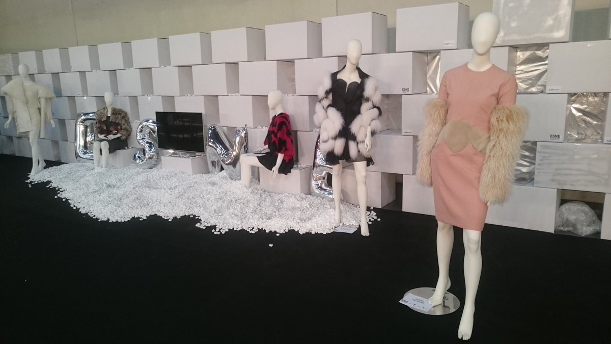 udit_es's tweet photo. Inauguramos @MOMADMadrid! Diseños en piel de nuestros #alumnosmoda con #sagsfurs & #oeep https://t.co/0xlCMqDSML