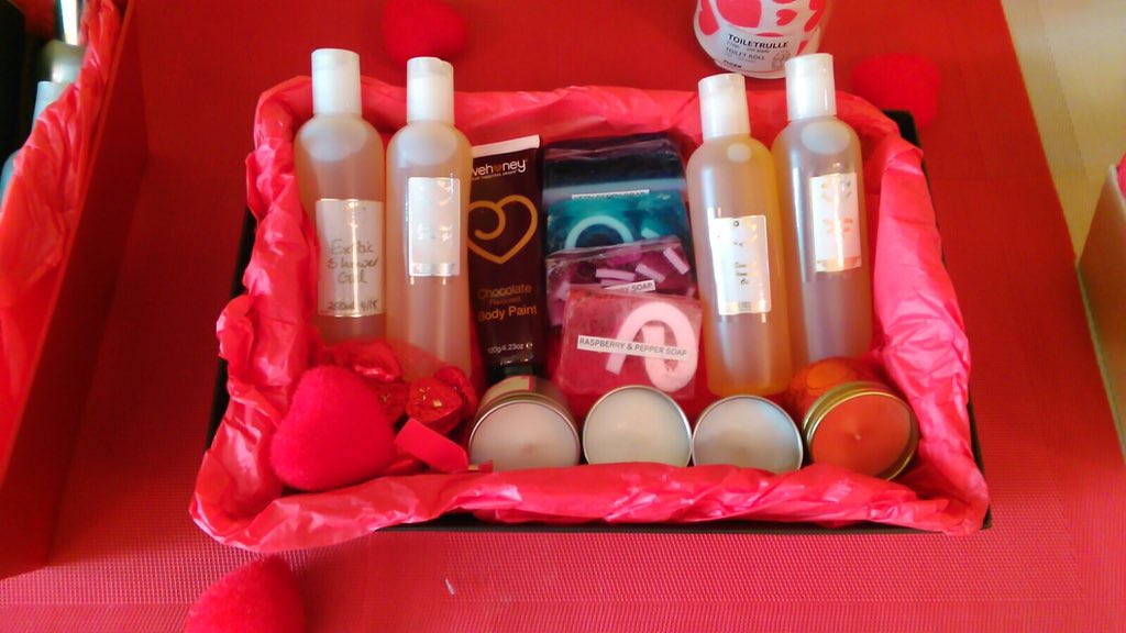 Roma_FON's tweet photo. Shop all your Val's Day needs at 9 Agoro Odiyan Street, Victoria Island Lagos or Call 08060607282 for more. https://t.co/crjdUJTYfc