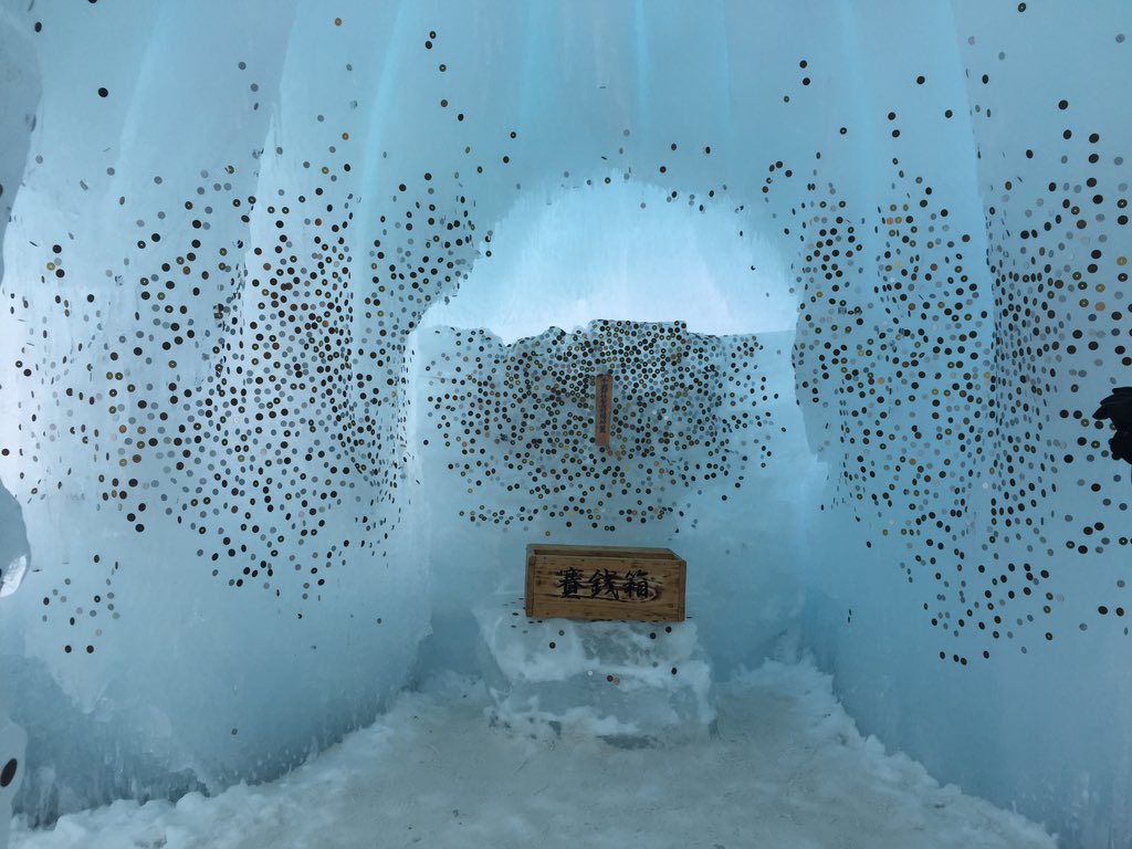 微閲覧注意 氷で出来た神社がグロイと話題に 集合体恐怖症の方はお気を付けください Togetter