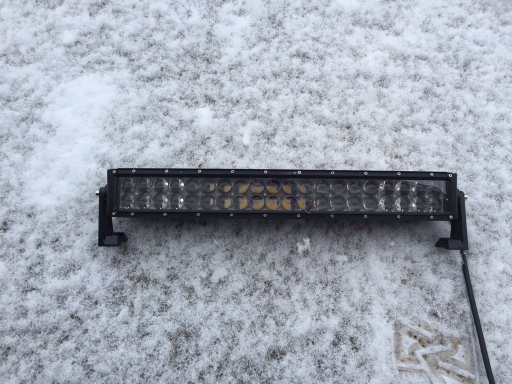 Custom_Leds's tweet photo. 20" curved 4d Lightbar 100$ on sale! Brand new never used! 10$ extra if you want it shipped! https://t.co/IPx5hcjSQc