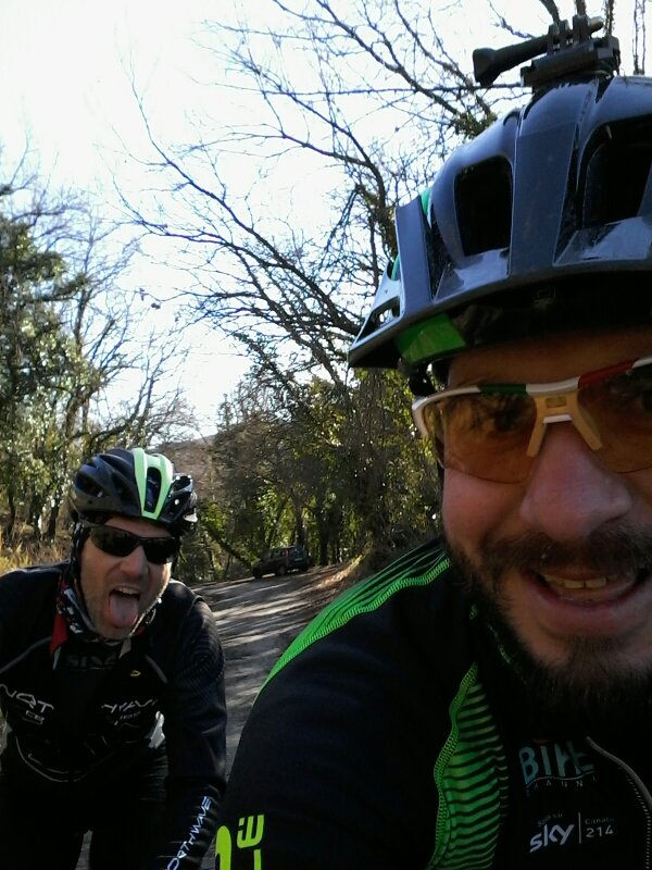 ronnycornigli's tweet photo. Scemo &amp; più scemo !!!
#friend #mtb #passion #oneil #salice https://t.co/HcuEdoaT0Z
