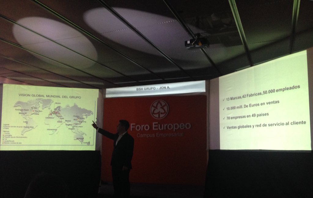 nataliasara2's tweet photo. Pena que no se aprecie en foto el gran montaje @TerceroMyF #BSH @foroeuropeo #sempresa16 #comunicación https://t.co/5lZVNQGiqR