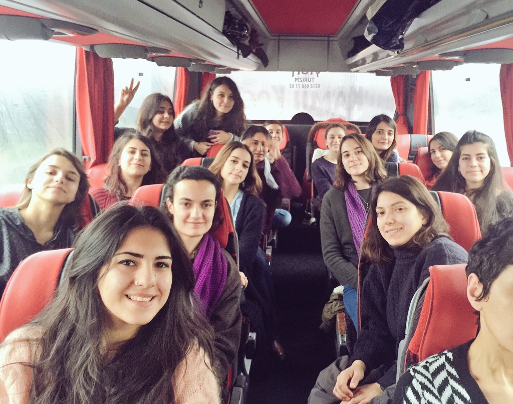 yeryuzukadinlar's tweet photo. Yolumuz barışın kurulabileceği, özgür bir ortam mümkün oluncaya dek bitmeyecek! #YaşamdanYanayız
#Barışa1000Kadın https://t.co/vxAl1duwcJ