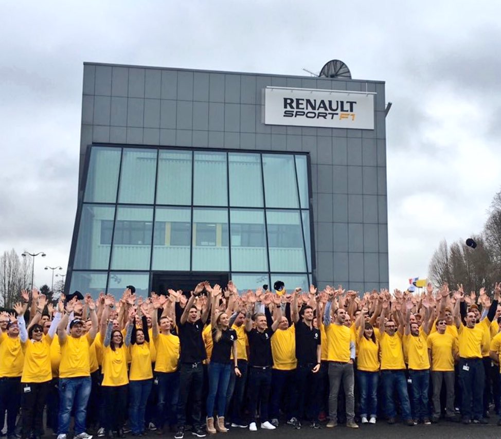 CarmenJorda's tweet photo. After a super busy 2 days in Paris, happy to be part of @RenaultSportF1 #HereUsComing #Renault #F1 https://t.co/9z3q8R6yp2