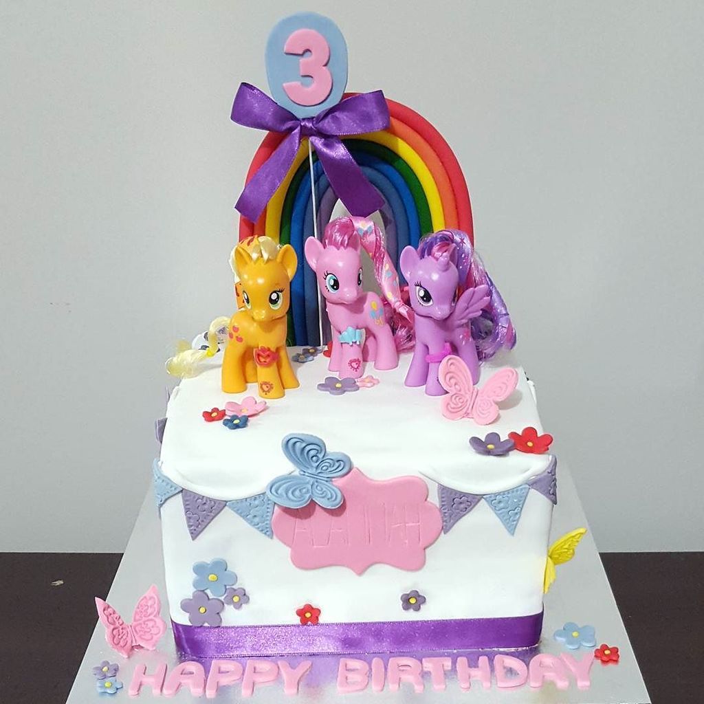 PinkieFanClub's tweet image. Ponies, rainbow, flowers and butterflies 💖🎠🌈🎂🎀🎈🌸 #sweets4mysweets #mylittlepony #birthdaycake #birthday #birthdaygi…