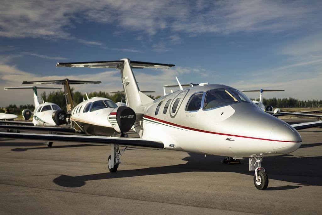 FB_Aviation_OPF's tweet image. #Eclipse500 owners gathering this past weekend was a success! #FlyFamously #FontaineBleauA… ift.tt/1SxECQe