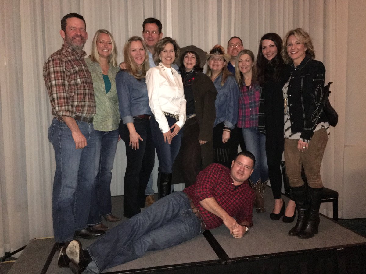 Stearns_Lending's tweet photo. Our #stearnswholesale Southeast sales team saddled up at our #stearnsNSC western dinner. NMLS#1854 https://t.co/ssEisKBkLR