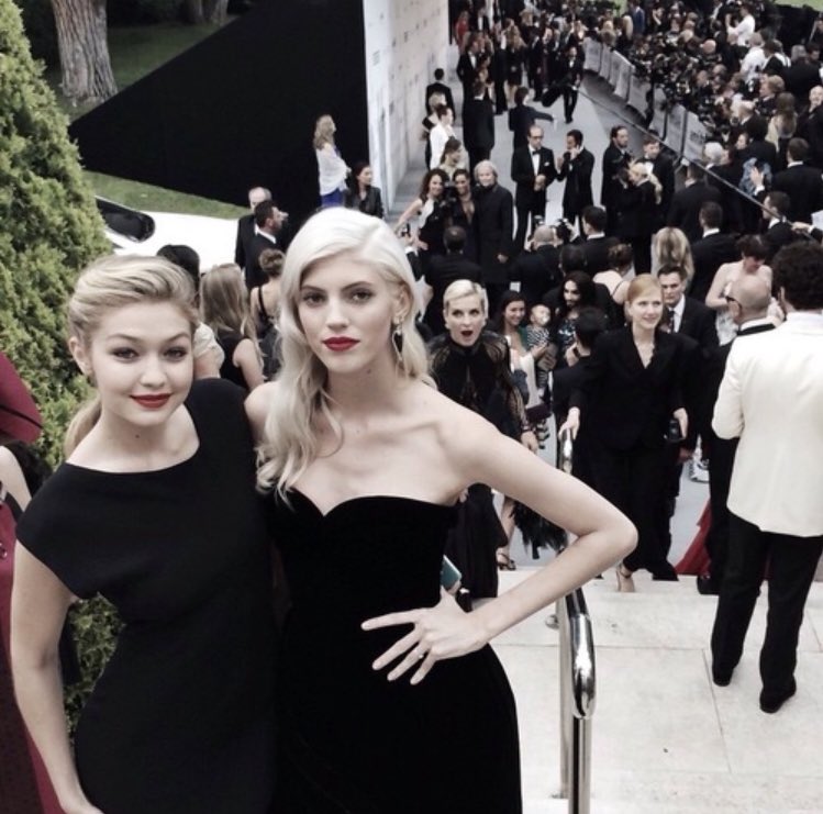 AllThings_VS's tweet photo. 😍 gorgeous girls https://t.co/9pyDZabJPh