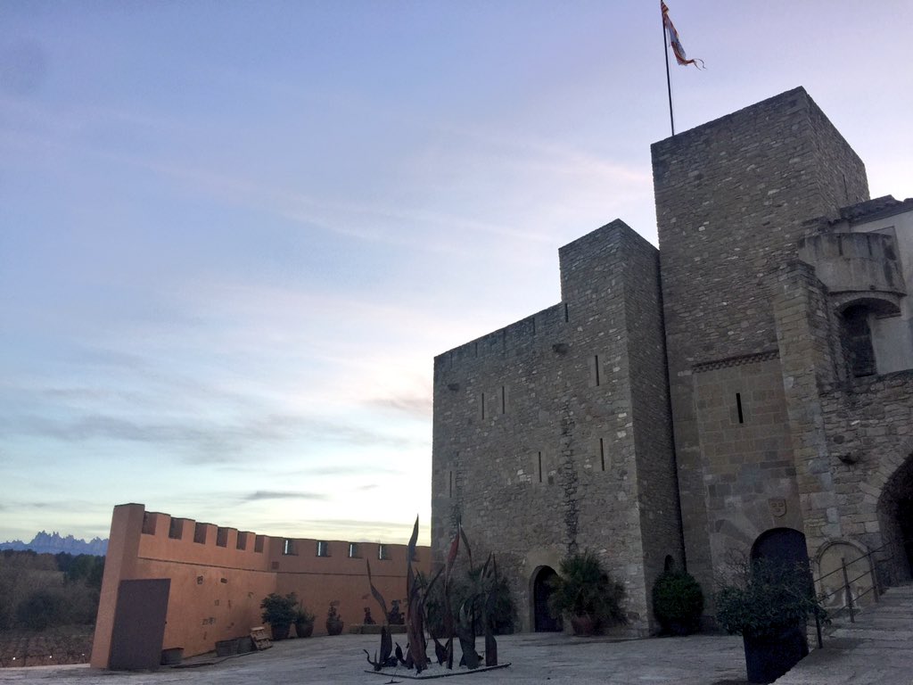 Bon cap de setmana! #sensefiltres #ollerdelmas #winelovers #winexperience #castle <a href="/dopladebages/">DO Pla de Bages</a>