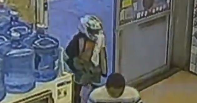 8-year-old boy uses mom's loaded gun to try and rob a store in South Florida. bit.ly/1S5nf8M?utm_me… https://t.co/R1EzHTKKBz