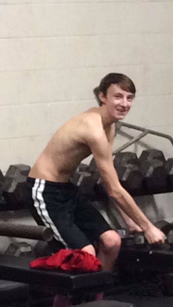 boes_cameron's tweet photo. The guns are really 💪🏻💪🏻 https://t.co/VWo0OT74ho