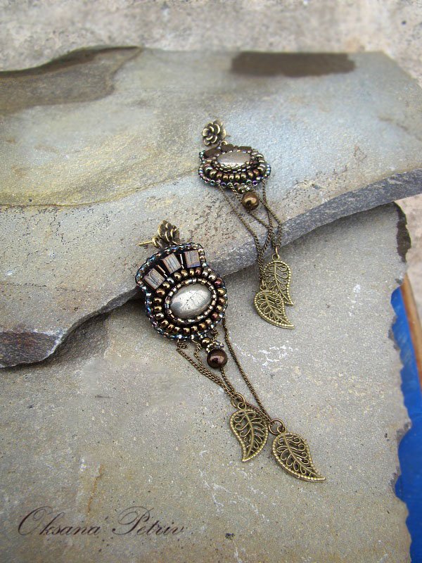 Bead embroidered earrings Beaded earrings with pyrite Antique Bronze Tone Earrings
etsy.com/listing/225177…