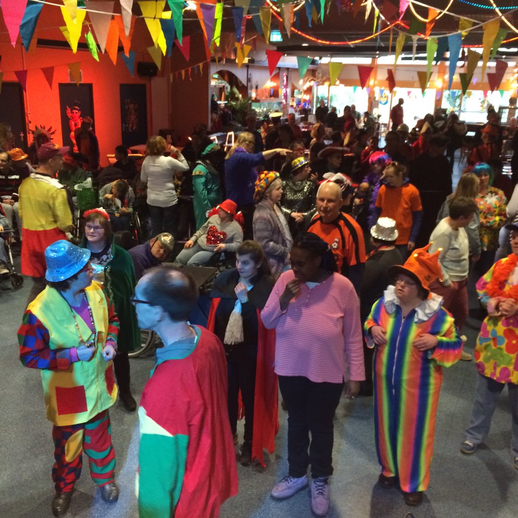 Carnaval in volle gang <a href="/Amerpoort/">Amerpoort-Sherpa</a> <a href="/deHeikneuter/">de Heikneuter</a>