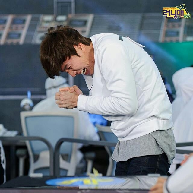 giraffekwangsoo's tweet photo. sbs_runningman_sbs IG update Ep285 'The 5th strongest RM competition' preview~ #LeeKwangSoo what happened on set? xD https://t.co/0zoIOKHZ3j