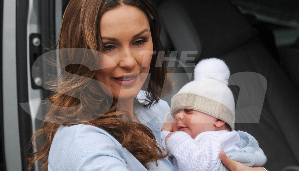 Sam Faiers left furious with her boyfriend Paul Knightley as he SLEPT during her labour thesun.uk/6016BwGB4