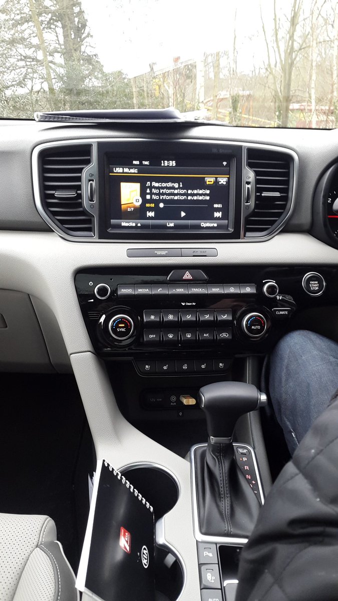 BarranBott's tweet photo. The classy dashboard in the all new kia sportage #kiaevolution #kiamasterclass https://t.co/H714KNAgOM
