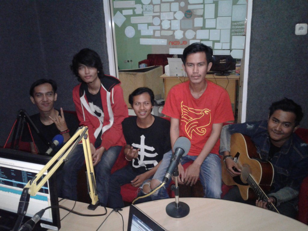 (96.1) Live Interview #IndieNextList <a href="/radioprima/">Radioprima Angkasa</a> bareng <a href="/LegionRockSRG/">LEGION</a> bisa didengerin di 961primafm.listen2myshow.com
