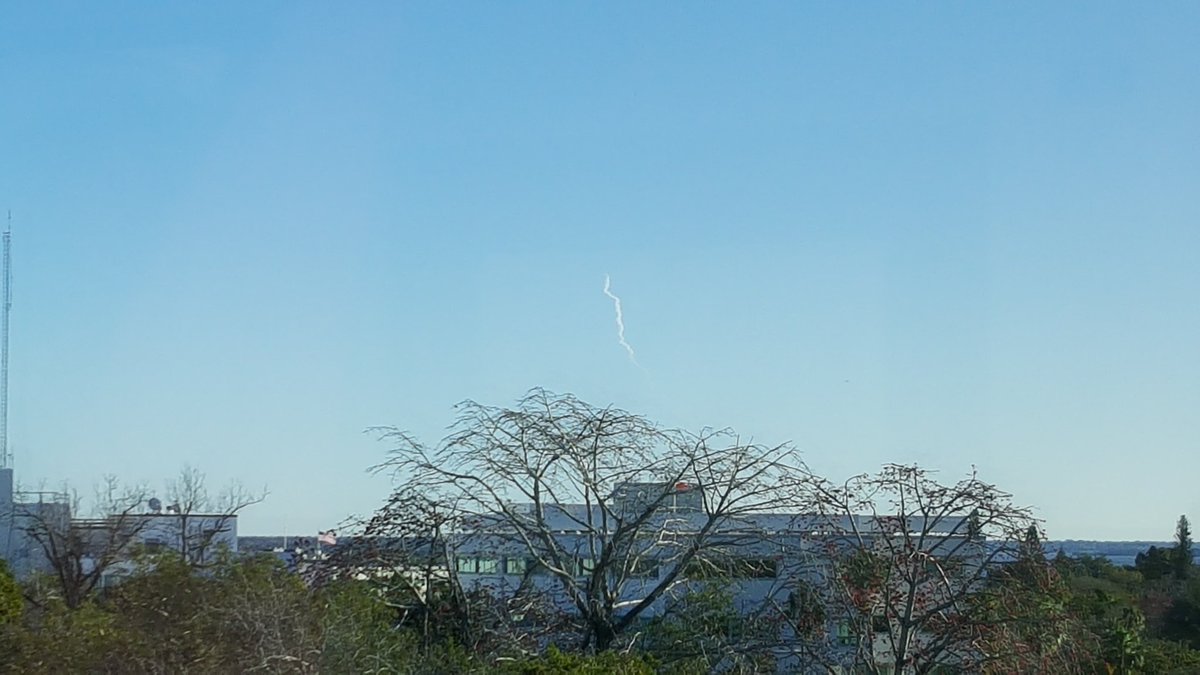 Manateeschools's tweet photo. Viewing the trail from the #AtlasV launch from the District Office in Downtown Bradenton @ulalaunch #ManateeSchools https://t.co/2QBXTHkGwx