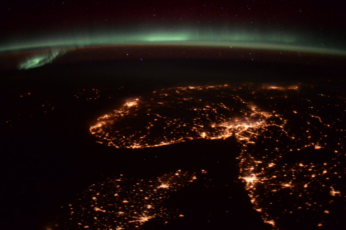 astro_timpeake's tweet photo. #Denmark, #Norway and #Sweden under the #aurora. ttps://flic.kr/p/Dog8fU https://t.co/GAFALoCMqG