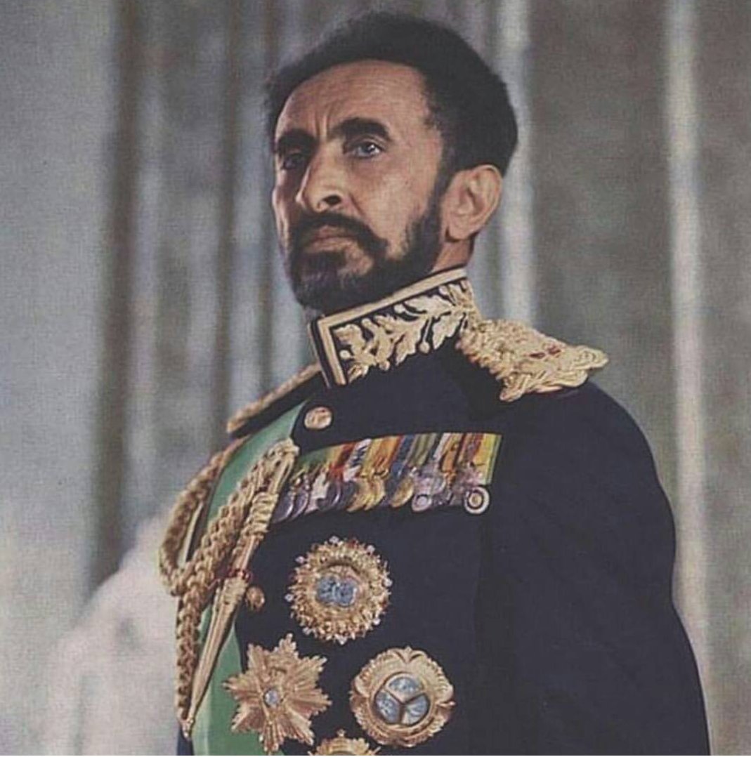 ReggaeCountdown's tweet photo. #hailei #emmanueli #selassiei JAH #rastafari BLESSED RISE https://t.co/yKcAEjgEZQ
