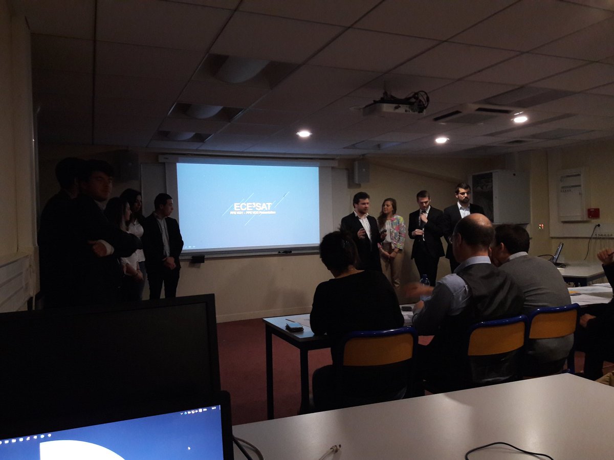 SBenarrouch's tweet photo. Soutenances des PFE @IngenieursECE ! #ECE3SAT #CubeSat Phase 0 Presentation. https://t.co/BuiPftW9nB