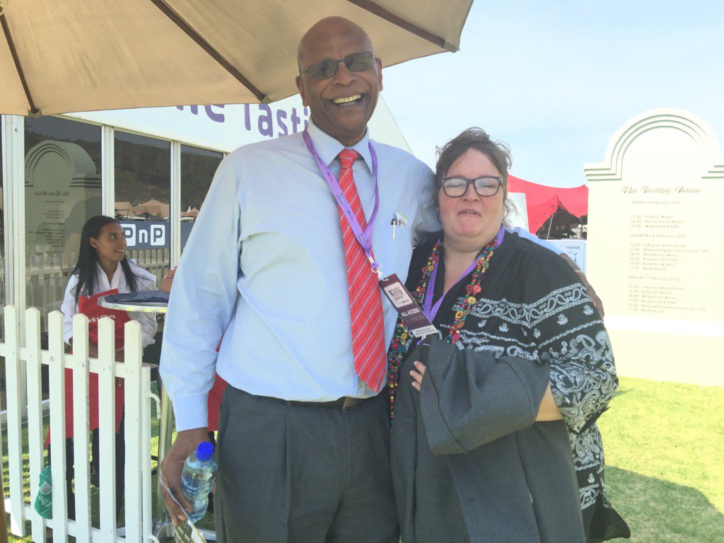 .<a href="/ChoccoBella/">ChoccoBella</a> en burgemeester <a href="/Conrad_Sidego/">Conrad Sidego</a> by #StellenboschWineFest <a href="/StellMun/">Stellenbosch Municipality</a>