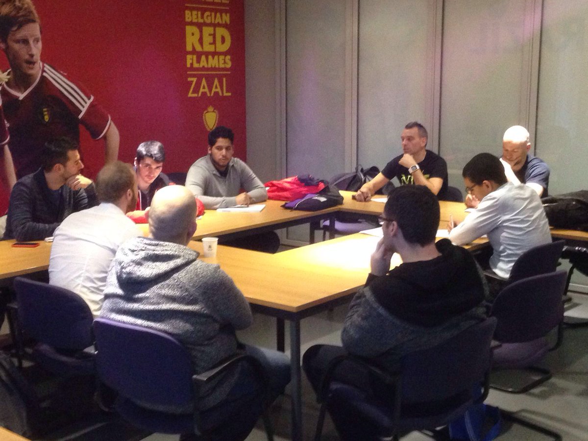 f_plusf's tweet photo. Trainers &amp; begeleiders @BelgianHomeless Cup blikken vandaag in Bondsgebouw vooruit op een nieuw jaar. #footballplus https://t.co/SkCQnyKbOh