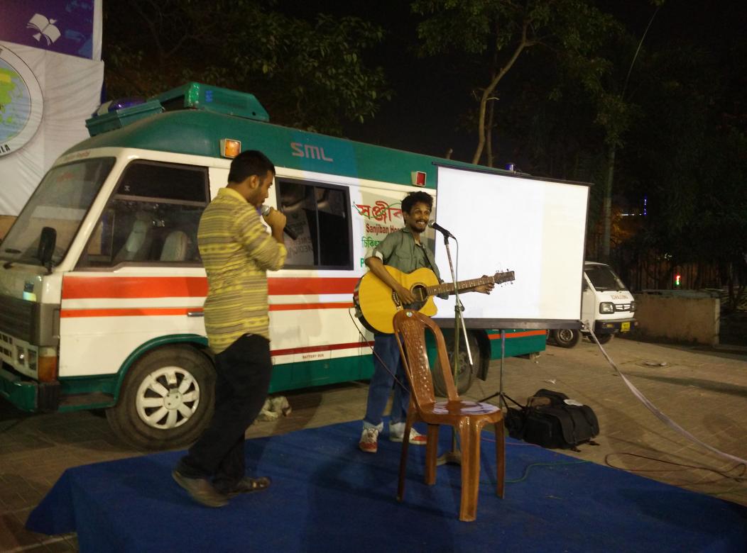 reachdebjani's tweet photo. And we have music too at the #Boimela @hashCalcutta @whatsupkolkata @KolkatAdda https://t.co/xUyPcihHCK