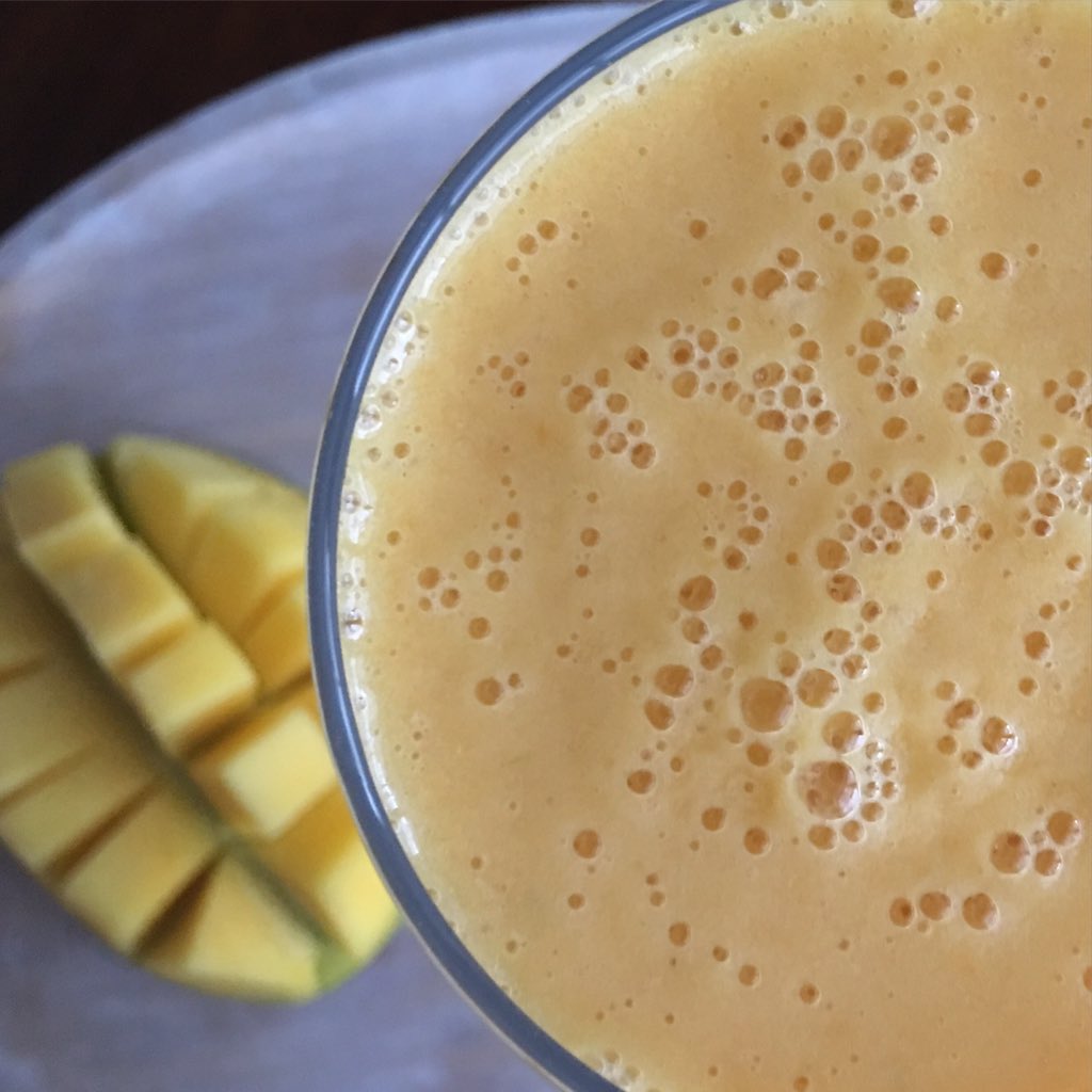 JuiceForALiving's tweet photo. Rise and Shine🍋
#warm #sunny #thoughts #organic #juice #cleanse #mango #pineapple #soy #honey #breakfast #smoothie https://t.co/lVbiI47G6n