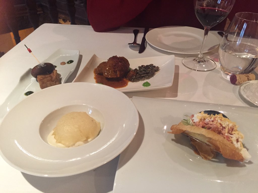 ideas2s's tweet photo. Genial @locum en Toledo! M ha encantado la idea de las mejores tapas de la ciudad en un plato https://t.co/e4JkJ4X61l