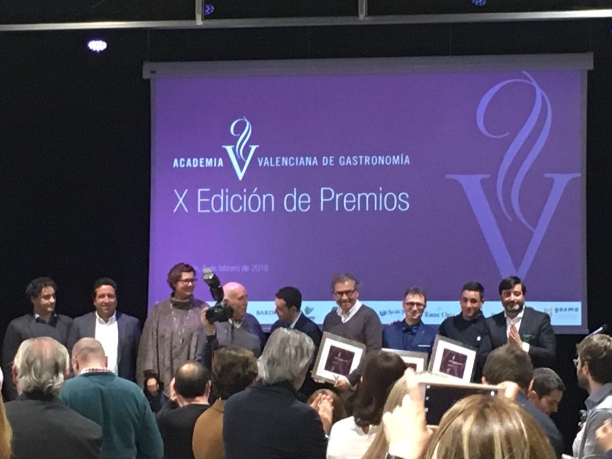 fierrovlc's tweet photo. Enhorabuena a los premiados por @AcadGastroCVal: @albertoferruz, @cellerdelroure y Rte. Nou Manolin #PremiosAGCV https://t.co/3S4iQRpHv1