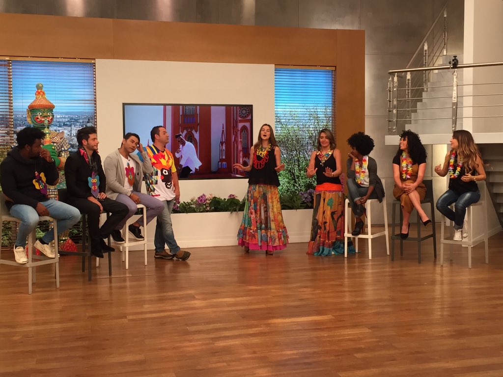 DiaaDiaCaracol's tweet photo. Elige al equipo ganador de este #ViernesLocochón con RT mujeres y ME GUSTA hombres https://t.co/1FNFF2AaPK