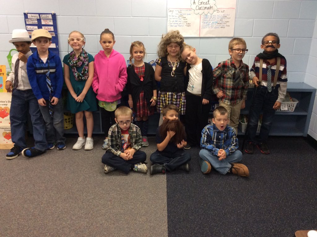 st_lipinski's tweet photo. #firstgrade in #room13 is 100 years old! #100thDayofSchool @HudsonElem @pascophotos https://t.co/EalLMBCd9L
