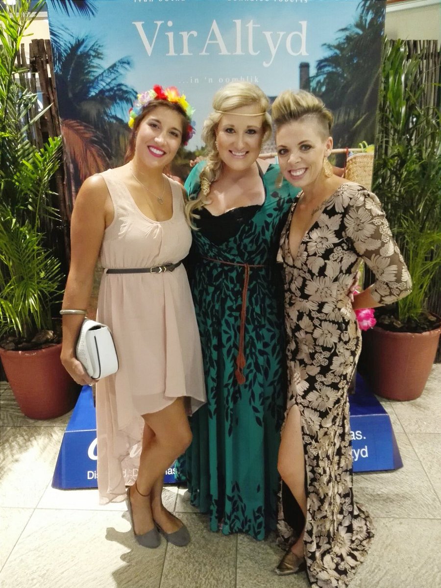 lizandra_winter's tweet photo. #VirAltydFilm premier.10000xDankies
Rok: @Nika_Couture
Hare,makeup,naels:@curljamhair @StarburstPromo @VirAltydFilm https://t.co/RSK2DTKoer