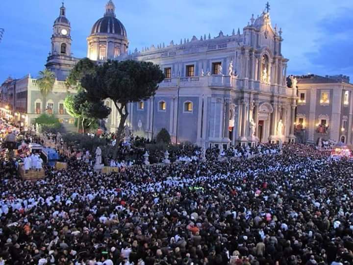 etnaroccadapi's tweet image. Catania#Festa#Cultura#Tradizioni#PietraFocaia#etnaroccadapi.it#Sant'Agata