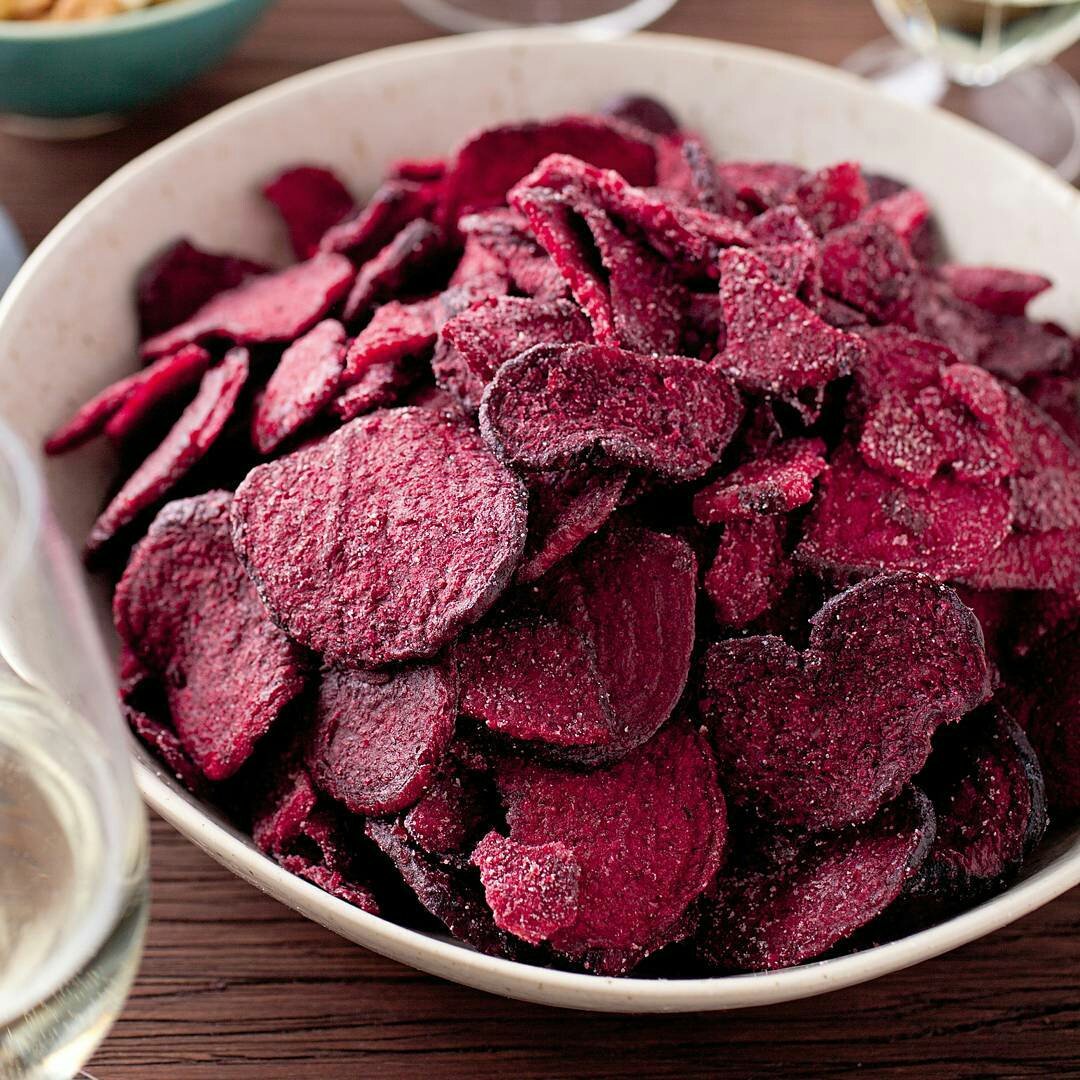 StudioRecipes's tweet photo. Ready 4 your #superbowl50 party? @ChefBeckerNYC's beet chips = #guiltfree, #Glutenfree! #sb50 #vegan #SB50Eats https://t.co/HQMMWAI9Bm