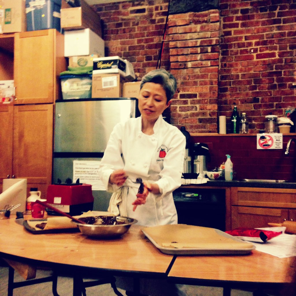Tempering the tasty chocolate <a href="/foodcoop/">ParkSlopeFoodCoop</a> last night with <a href="/naturalgourmet/">Natural Gourmet</a>'s Hideyo #vegan #glutenfree #chocolate