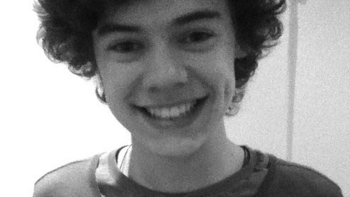 Hi, I'm Jamie! I'm restarting my acc so if you could RT that'd be just lovely! I'll make you cookies! 💋🌺✨