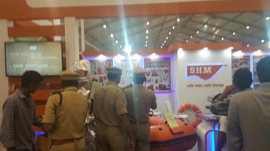 SHMShipcare's tweet photo. Disaster Management Inspectors taking an evaluative look at our inflatable boats. #IFR2016 #MakeInIndia https://t.co/r4u4bIwgqc