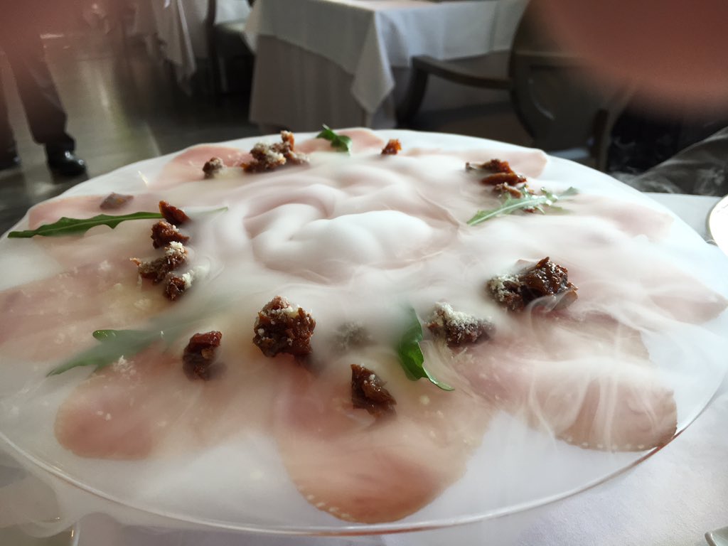 MariaPiedrola's tweet photo. Carpaccio d atún al estilo Reina Victoria @hcrvronda @vivecostadelsol #restauranteazahar #ronda  @puntomice https://t.co/UCLQPFSzal