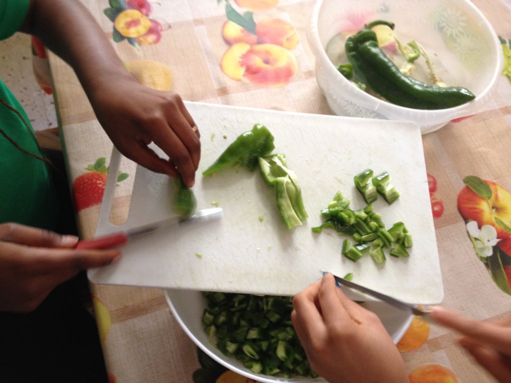 CoopProxima's tweet photo. #laboratoriodicucina #Proxima #RiceFried #cibo #nigeriano #impararefacendo #linguaitaliana #collaborazione #armonia https://t.co/PKXVMwnxZO