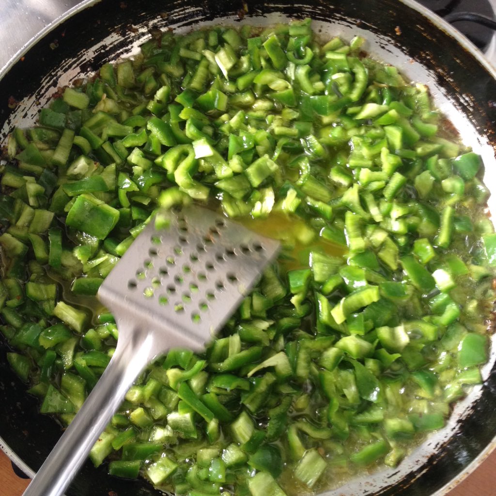 CoopProxima's tweet photo. #laboratoriodicucina #Proxima #RiceFried #cibo #nigeriano #impararefacendo #linguaitaliana #collaborazione #armonia https://t.co/PKXVMwnxZO