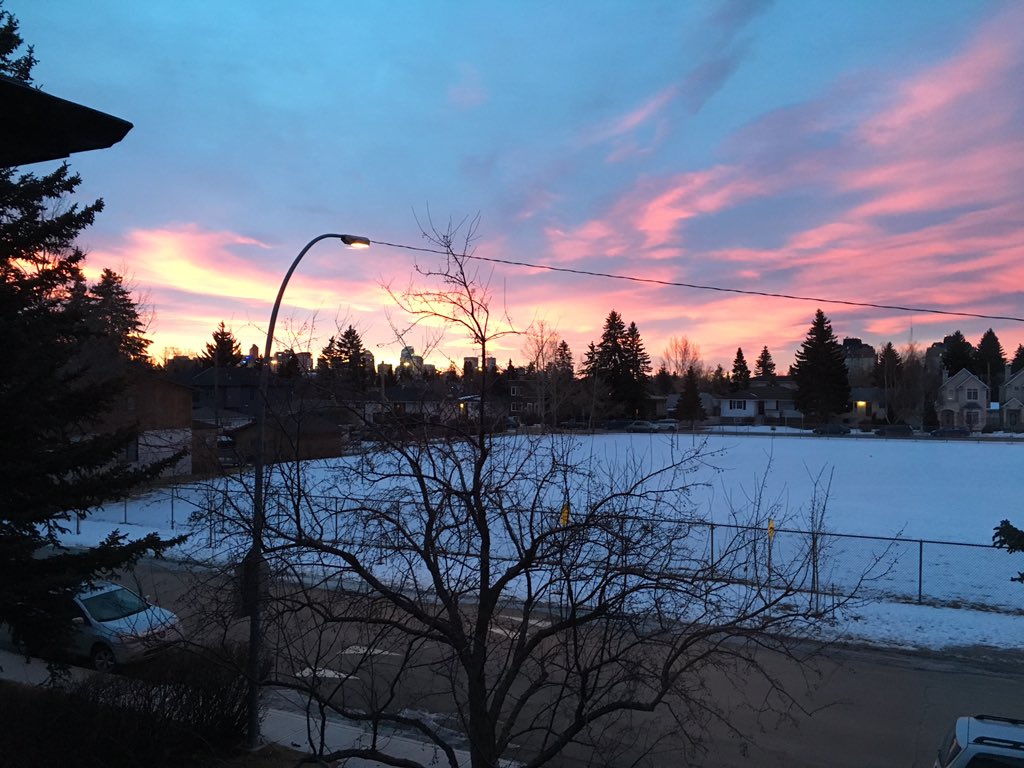 YYCHappyProject's tweet photo. Another glorious morning #Calgary. What are you going to do to enjoy today? Friday Yay! #YYCHappyProject https://t.co/8UFbKRm0qe
